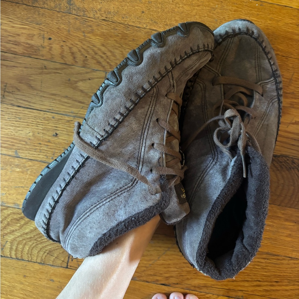 Woman’s Nubuk leather Skeatchers shoes/ sneakers